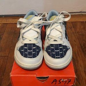 NIKE Dunks Low | Kids size 5 | White/Blue